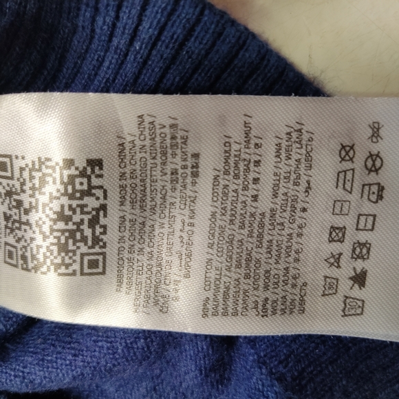 Guess boys size 12 sweater - Picture 4 of 4